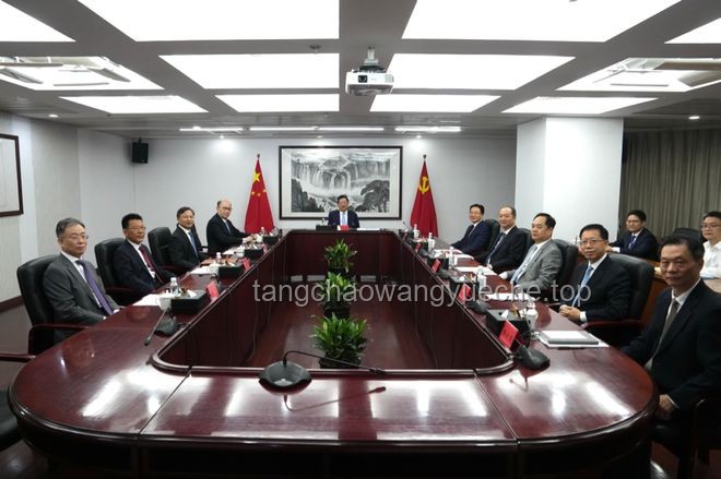 周霁任香港中联办主任：新任领导下的机遇与挑战